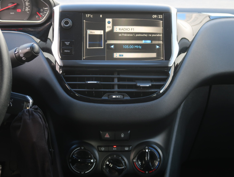 Peugeot 208, 2012