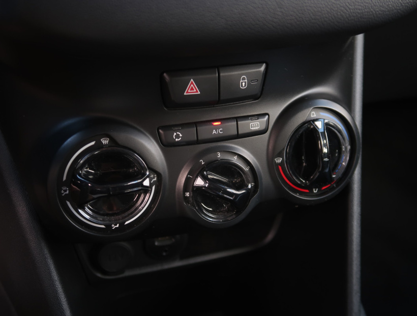 Peugeot 208, 2012