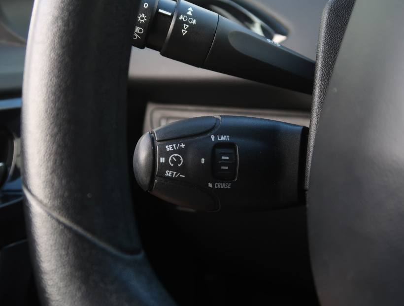 Peugeot 208, 2012