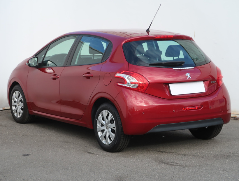 Peugeot 208, 2012