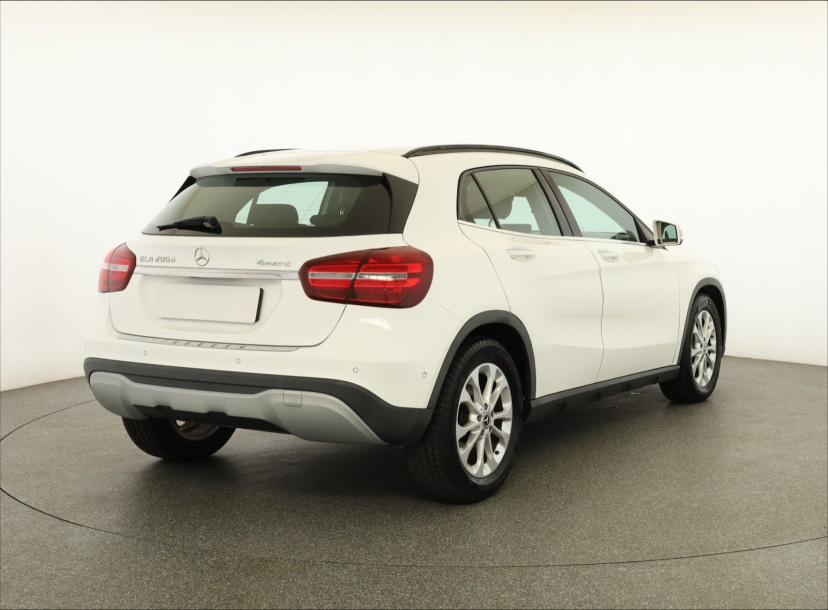 Mercedes-Benz GLA, 2018