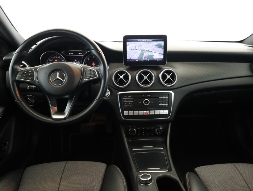Mercedes-Benz GLA, 2018