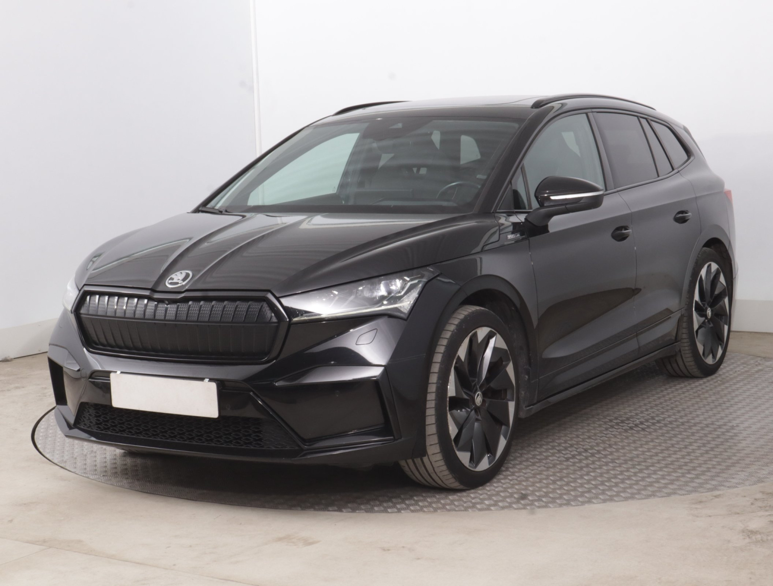 Škoda Enyaq iV 80 (82 kWh), 2021 3