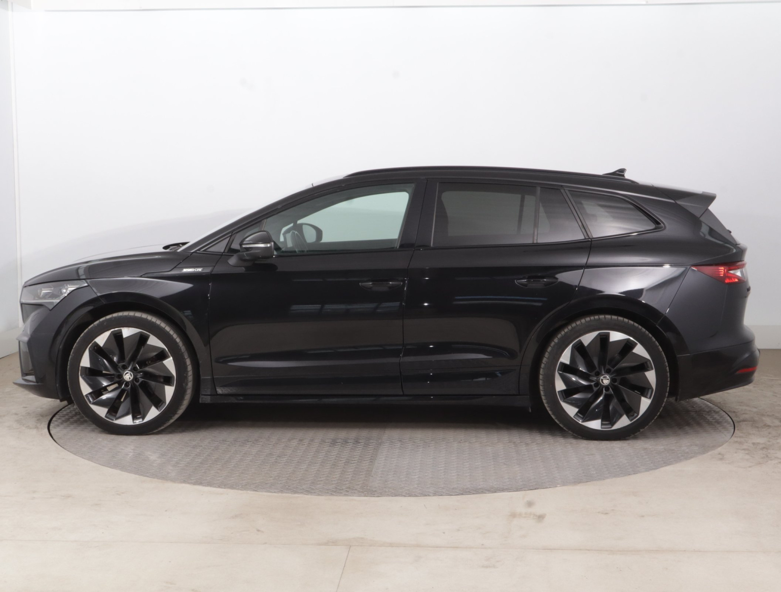 Škoda Enyaq iV 80 (82 kWh), 2021 4