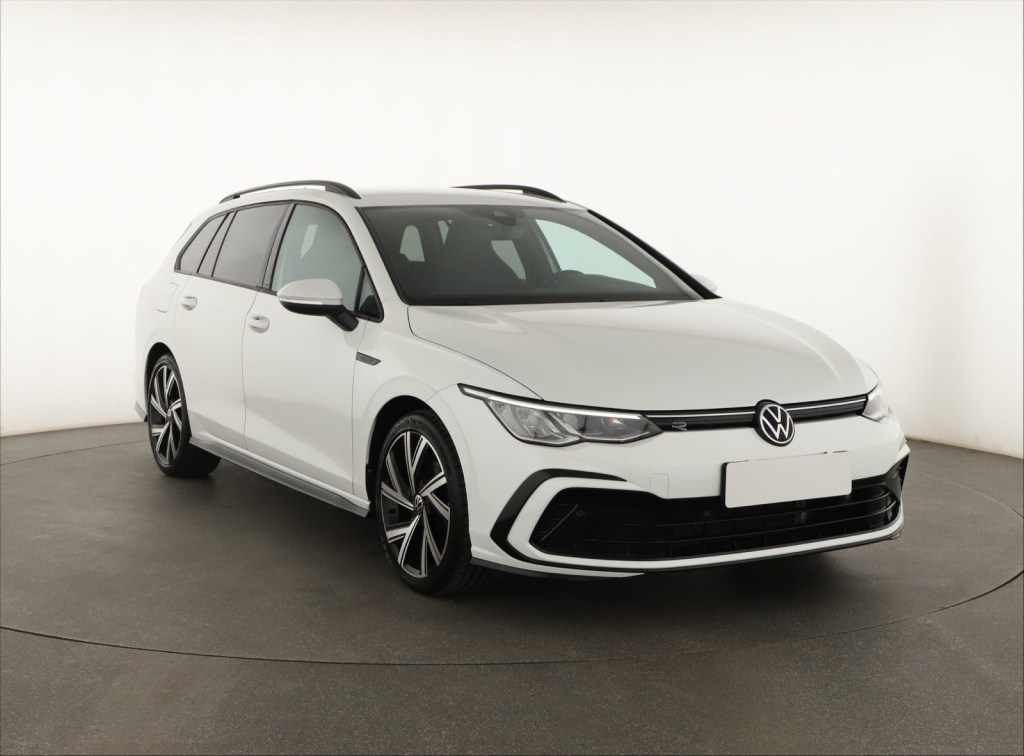 Volkswagen Golf, 2022
