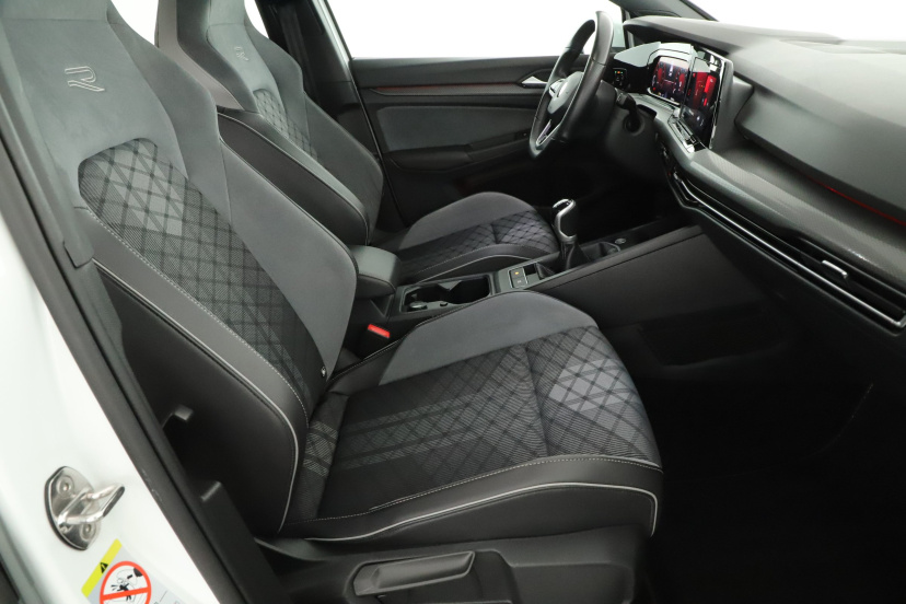 Volkswagen Golf, 2022