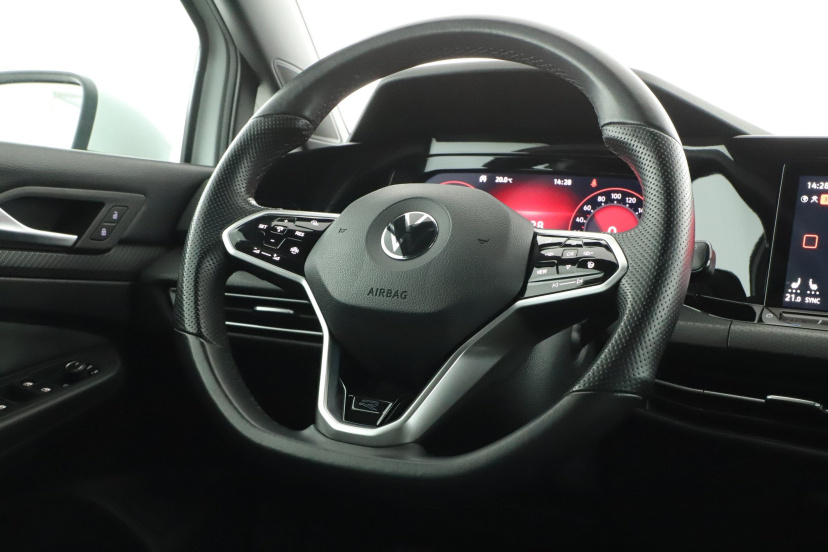 Volkswagen Golf, 2022