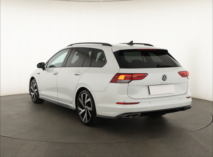 Volkswagen Golf, 2022