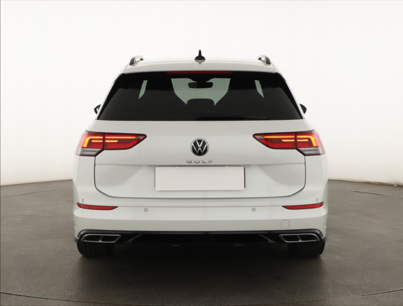 Volkswagen Golf, 2022