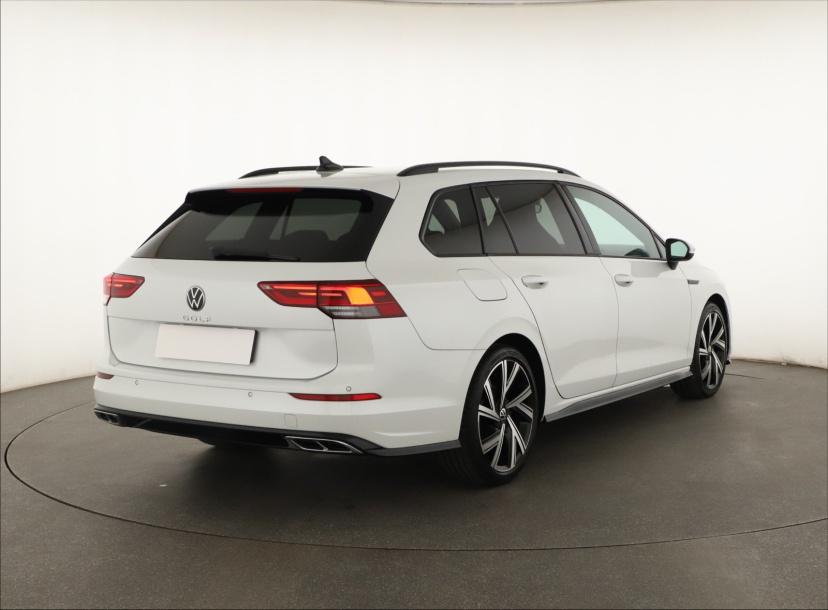 Volkswagen Golf, 2022