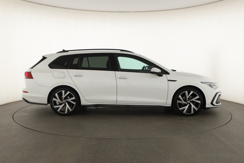 Volkswagen Golf, 2022