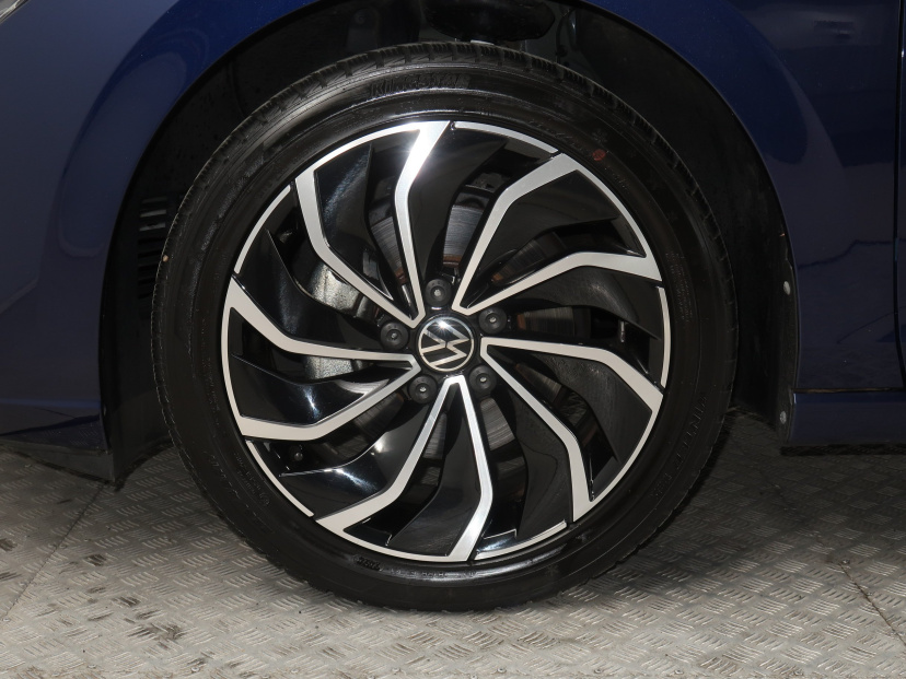 Volkswagen Golf, 2024