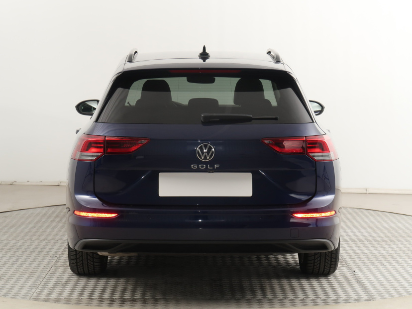 Volkswagen Golf, 2024