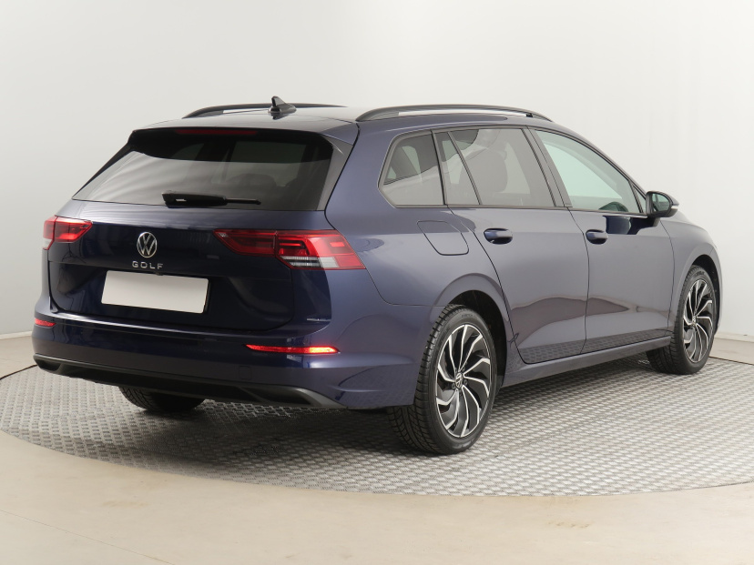 Volkswagen Golf, 2024