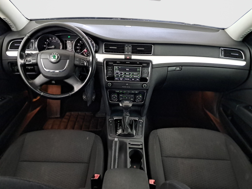 Škoda Superb, 2011