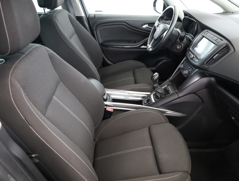 Opel Zafira, 2018