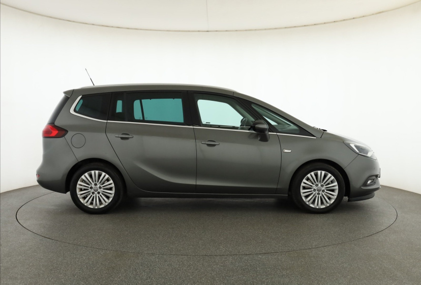 Opel Zafira, 2018