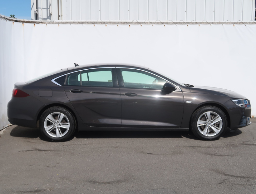 Opel Insignia, 2021