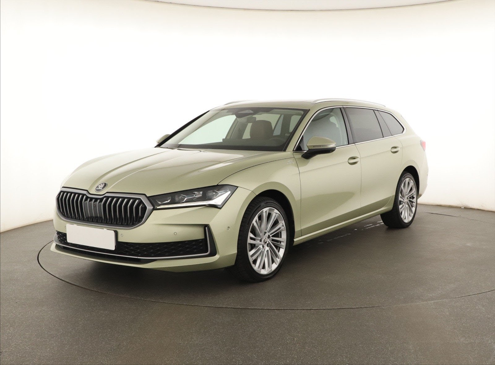 Škoda Superb - 2024