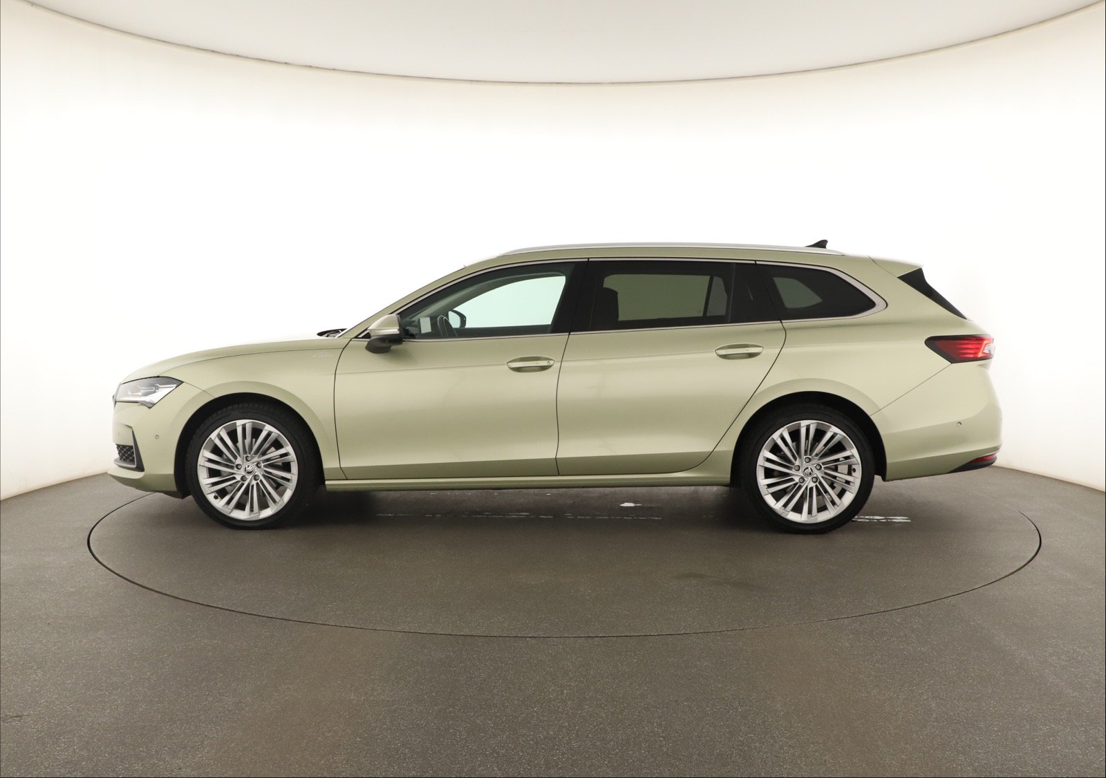 Škoda Superb - 2024