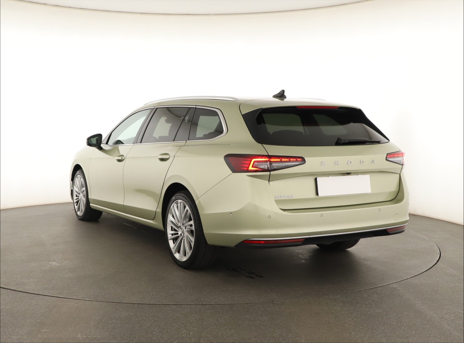 Škoda Superb - 2024