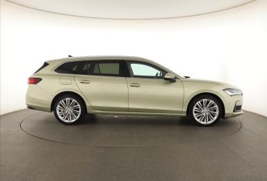 Škoda Superb - 2024