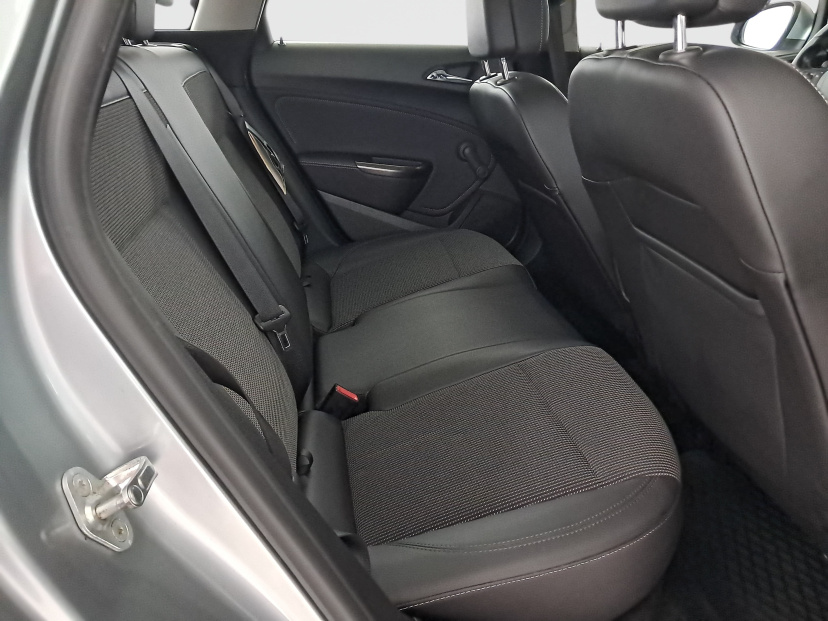 Opel Astra, 2011
