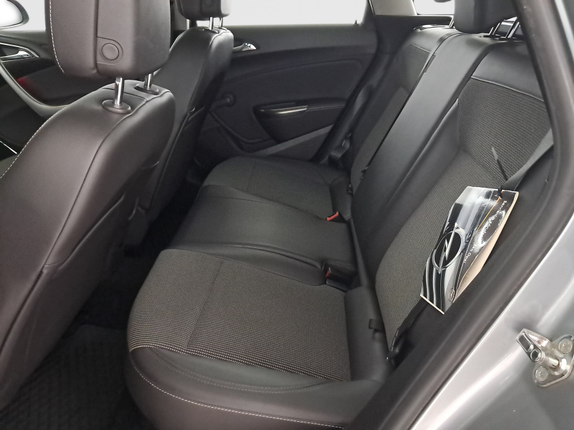 Opel Astra, 2011