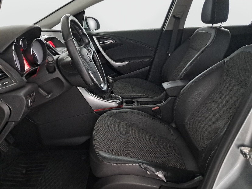 Opel Astra, 2011