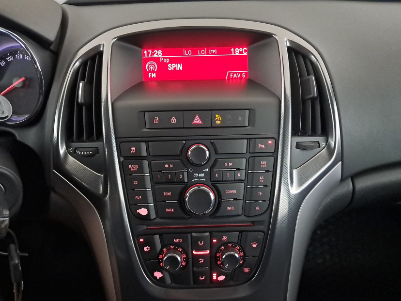 Opel Astra, 2011