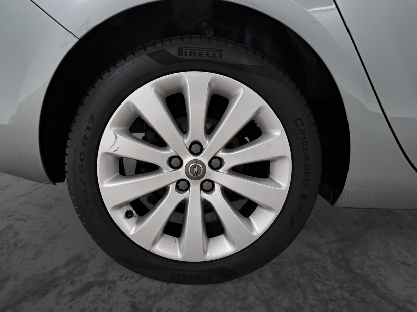 Opel Astra, 2011