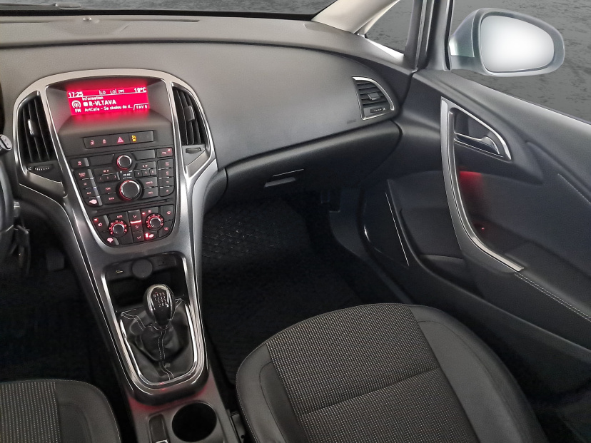 Opel Astra, 2011