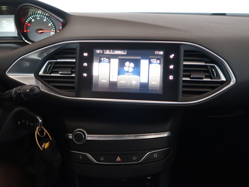 Peugeot 308, 2015