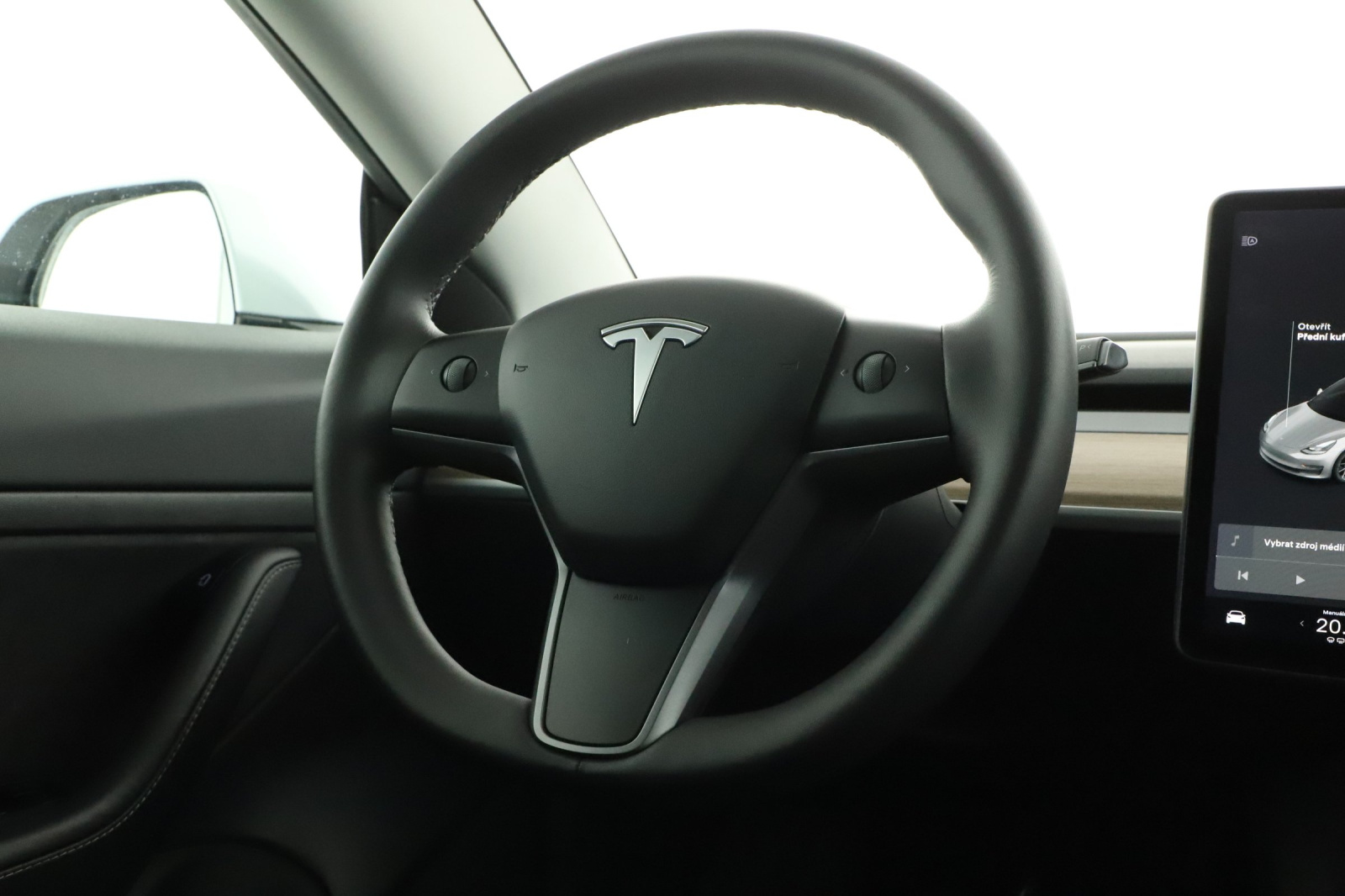 Tesla Model 3 Standard Range Plus – fotografie 14