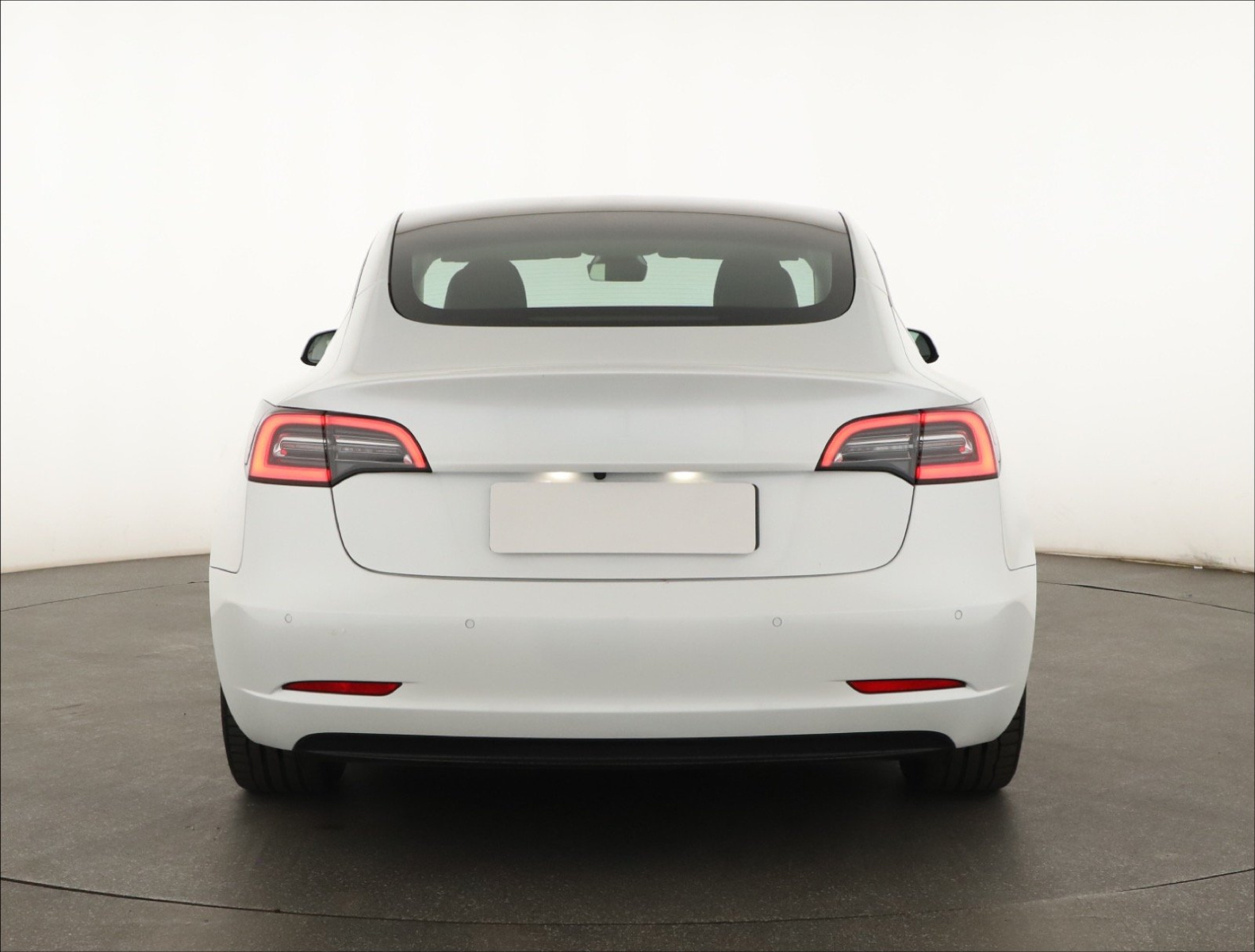 Tesla Model 3 Standard Range Plus – fotografie 6