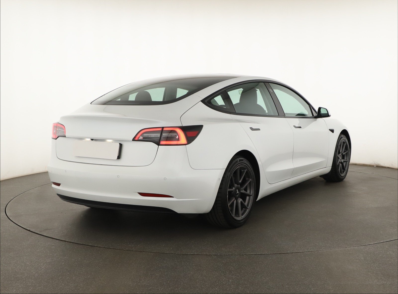 Tesla Model 3 Standard Range Plus – fotografie 7