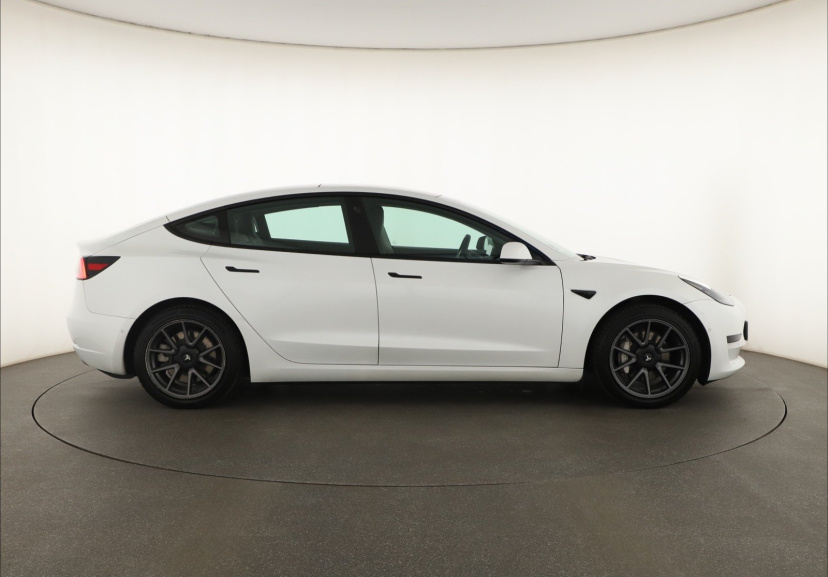 Tesla Model 3, 2021