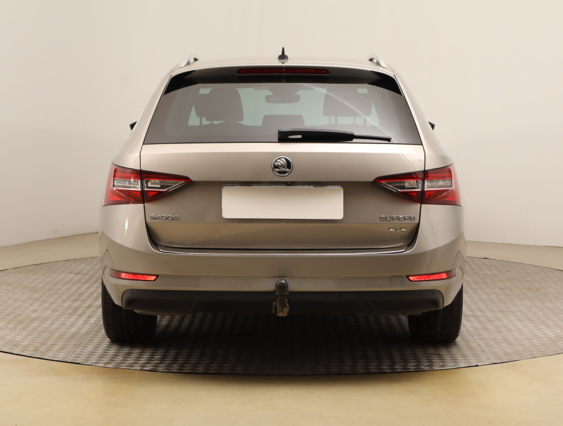 Škoda Superb, 2016