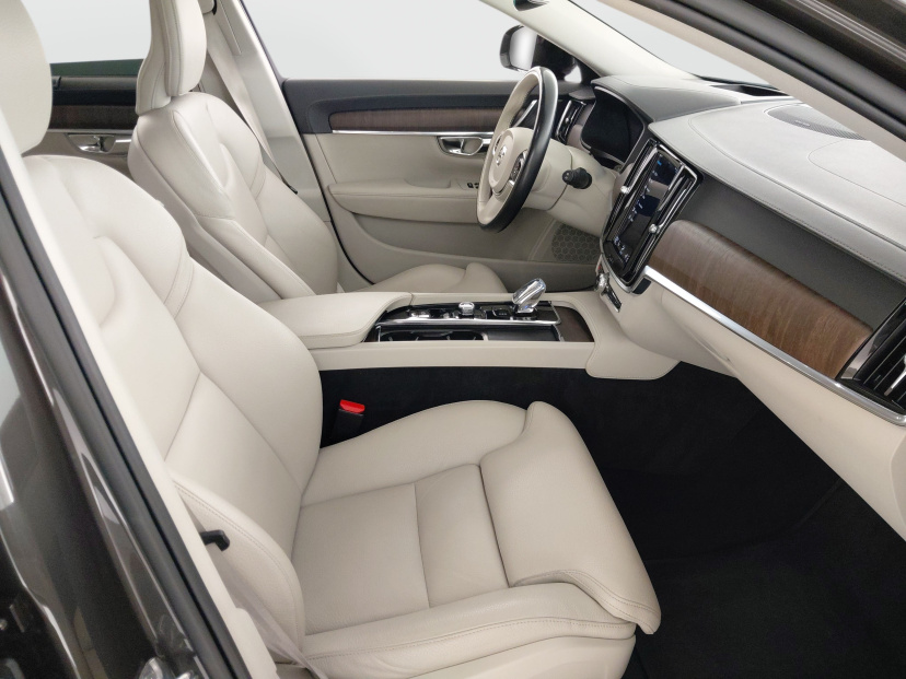 Volvo V90, 2021