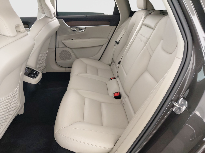Volvo V90, 2021