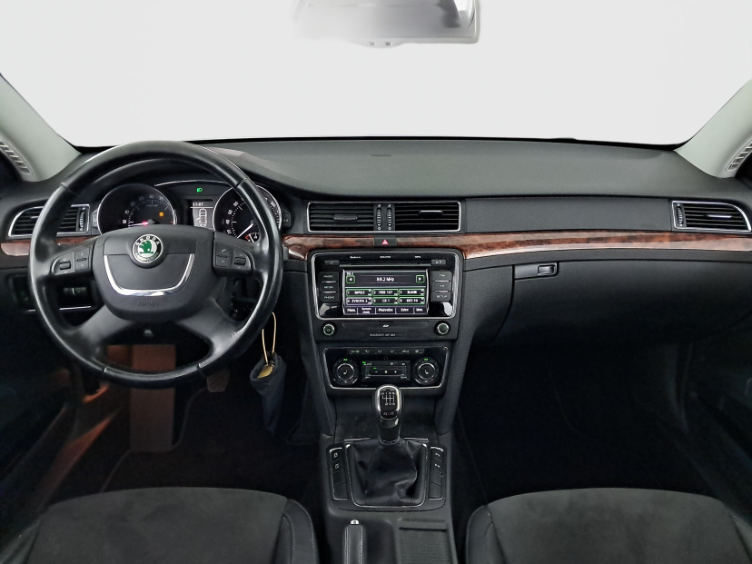 Škoda Superb, 2011