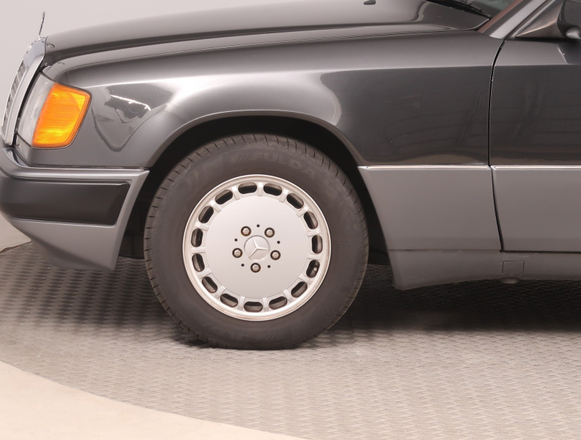 Mercedes-Benz W124, 1991