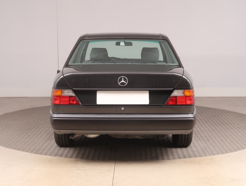 Mercedes-Benz W124, 1991