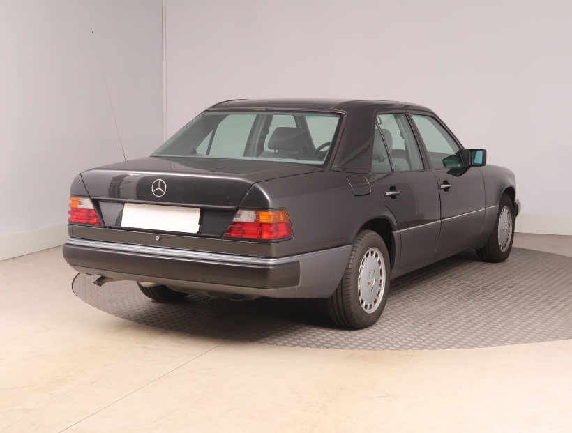 Mercedes-Benz W124, 1991
