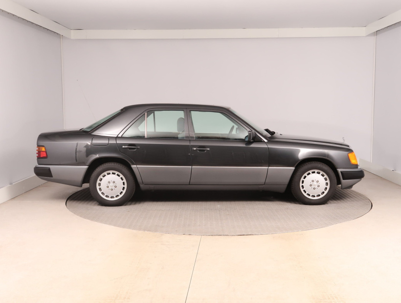 Mercedes-Benz W124, 1991