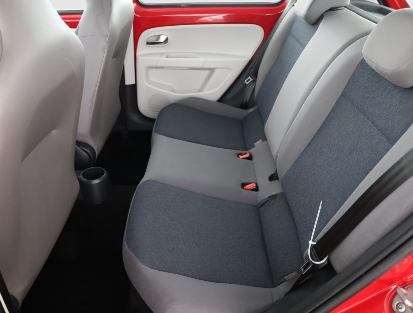 Volkswagen Up!, 2015