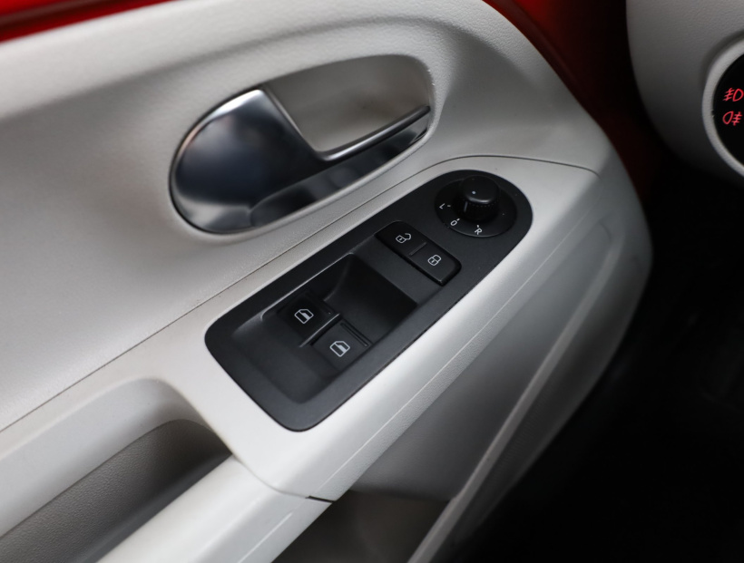 Volkswagen Up!, 2015