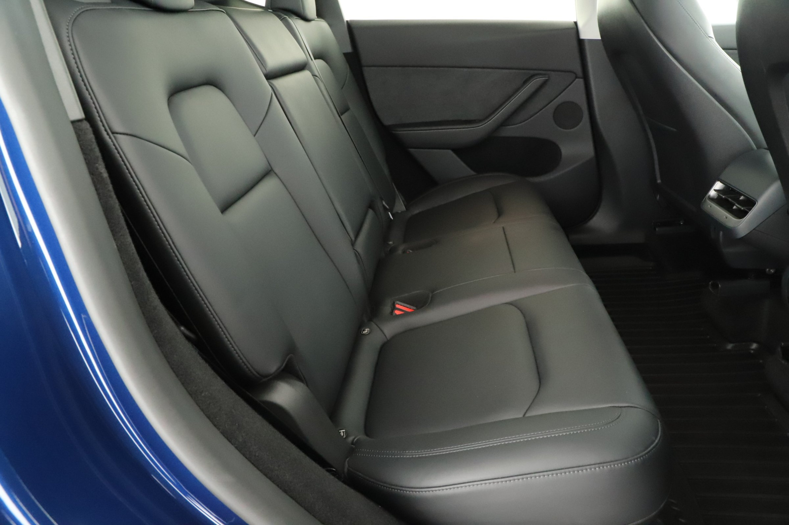 Tesla Model Y Long Range AWD – fotografie 11