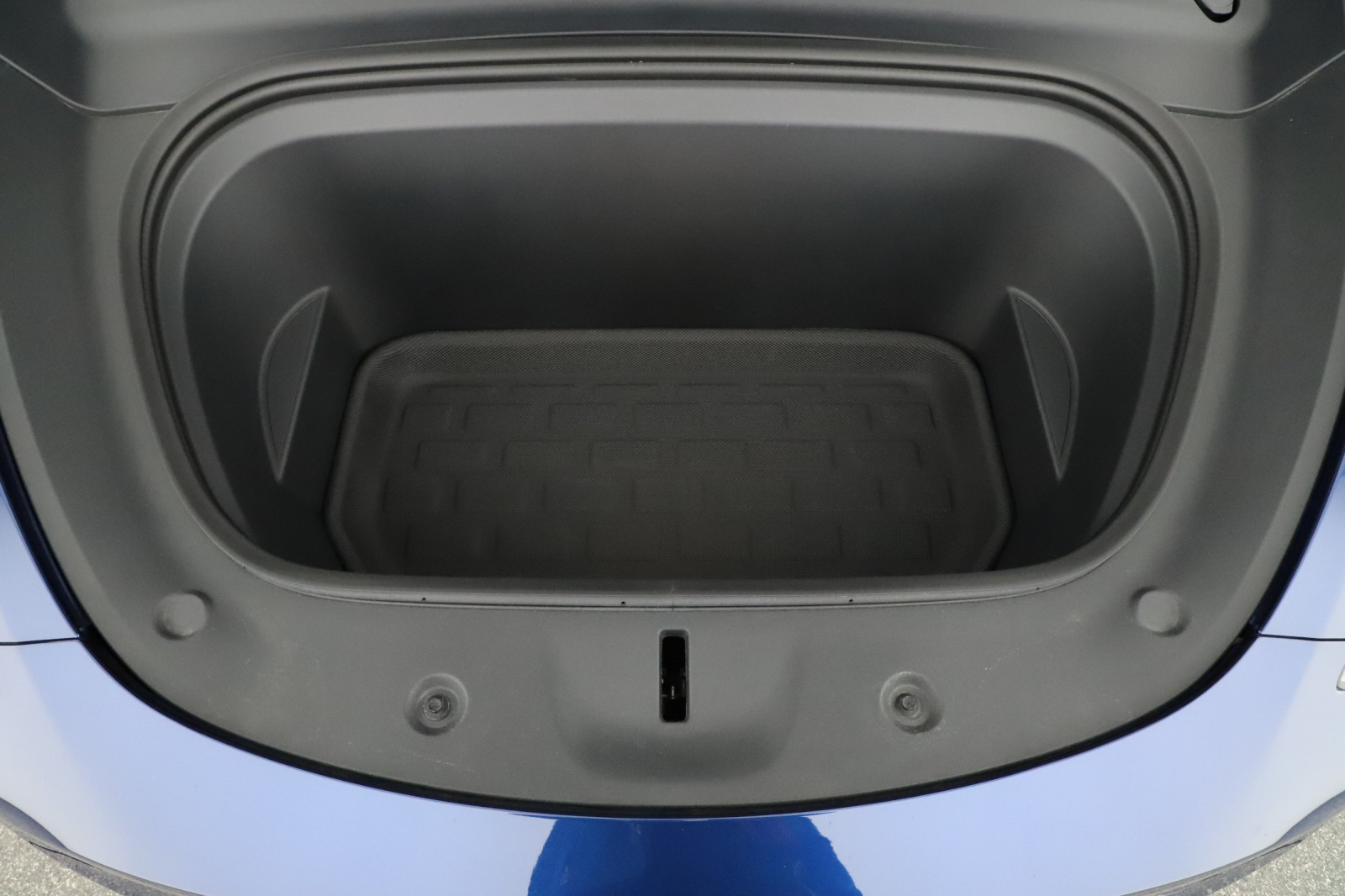 Tesla Model Y - 2024