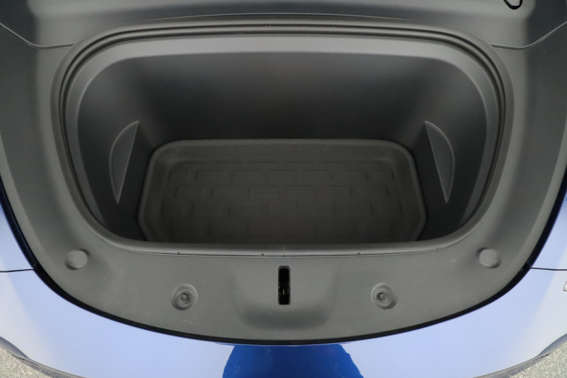 Tesla Model Y, 2024